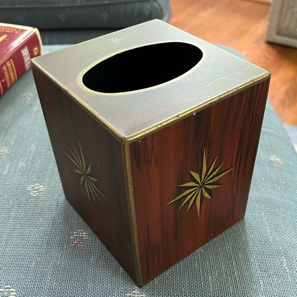 THE PYRAMID COLLECTION METAL TISSUE BOX - Picture 1 of 7